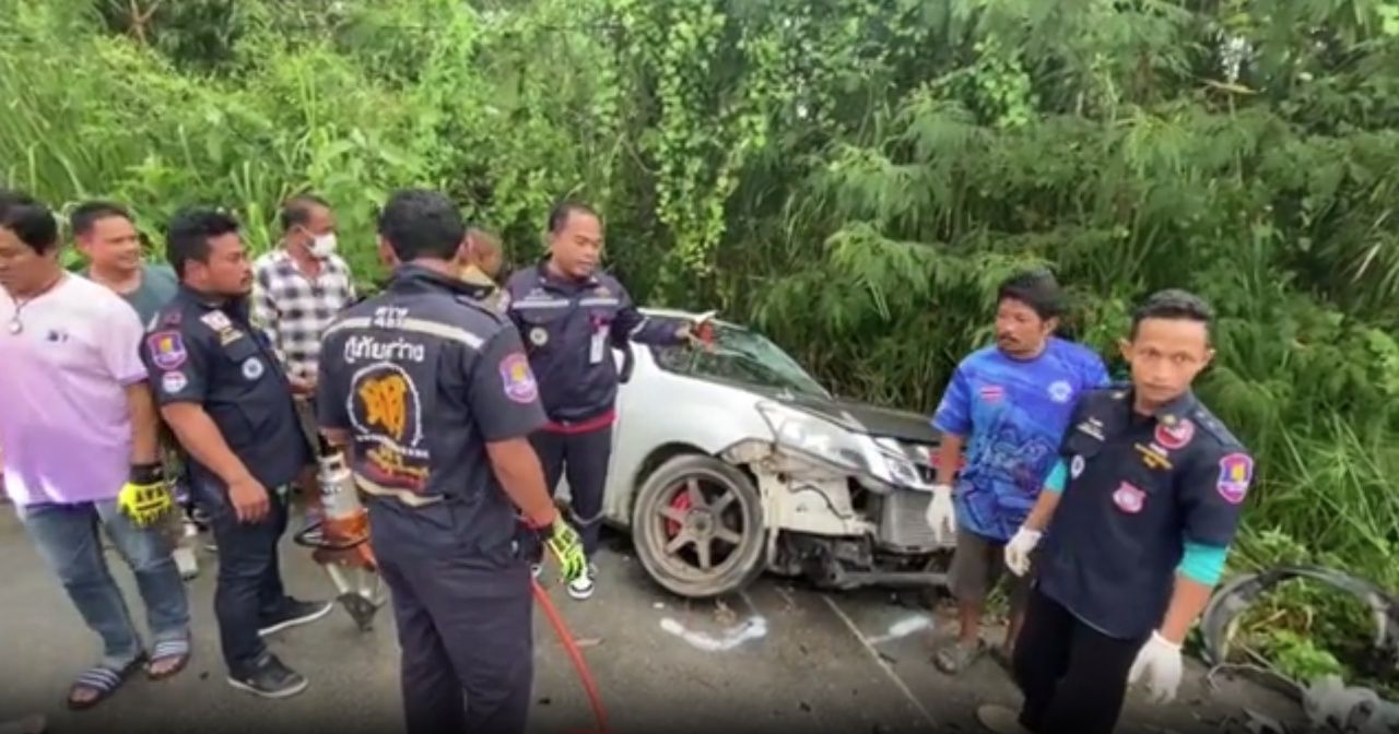 改装皮卡对撞 造成2人死亡 来自月牙山口