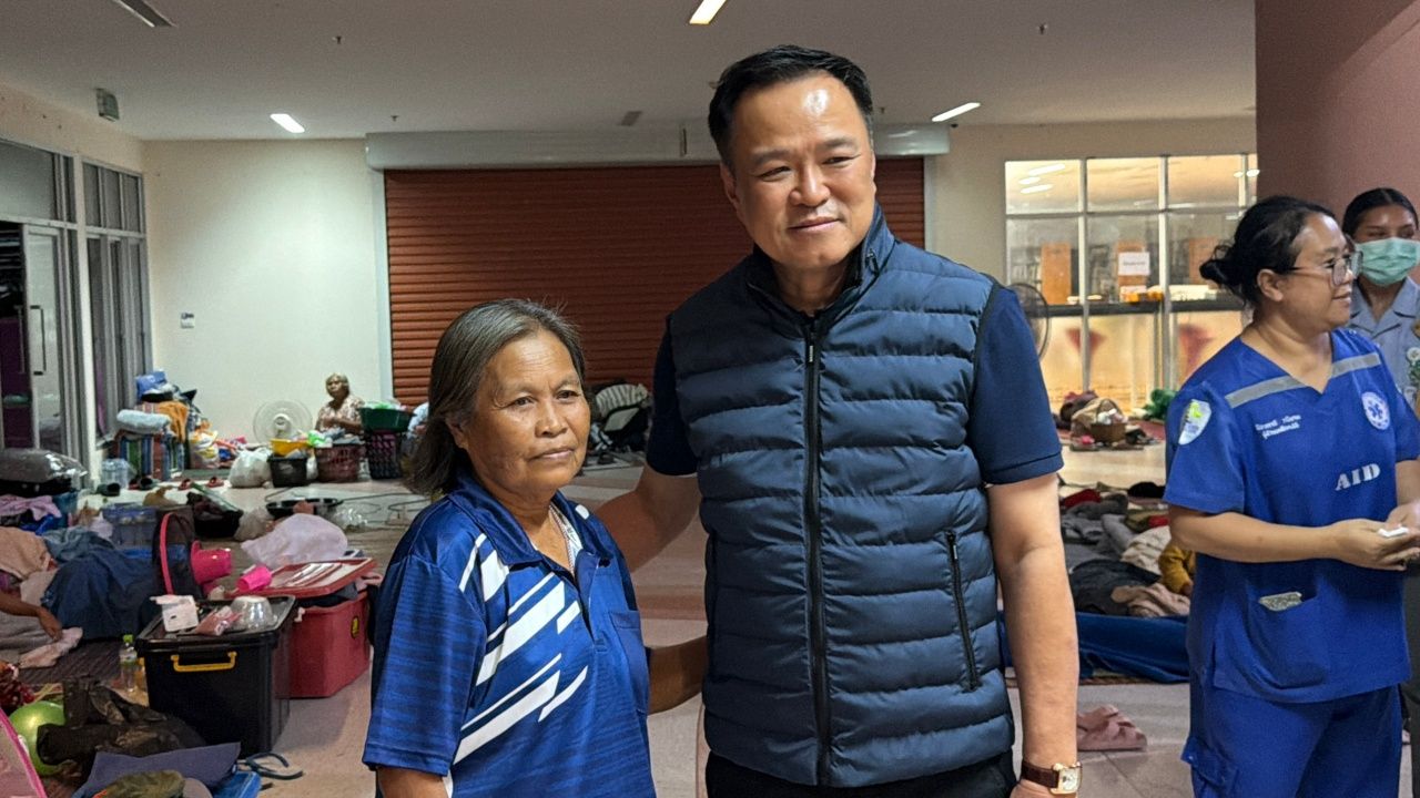 总理访问素林避难中心，鼓励公众，承诺照顾直到局势缓和