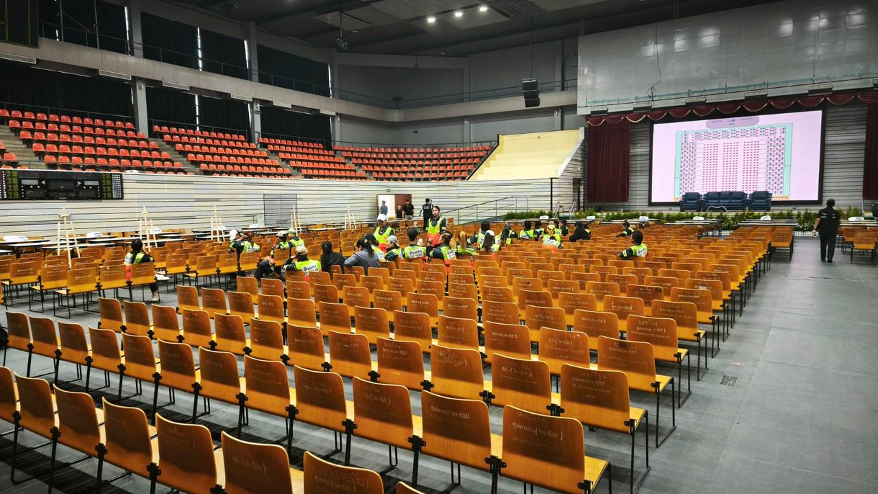 曼谷选举委员会准备场地接受33个区的国会议员报名，初步未发现违反选举法的行为