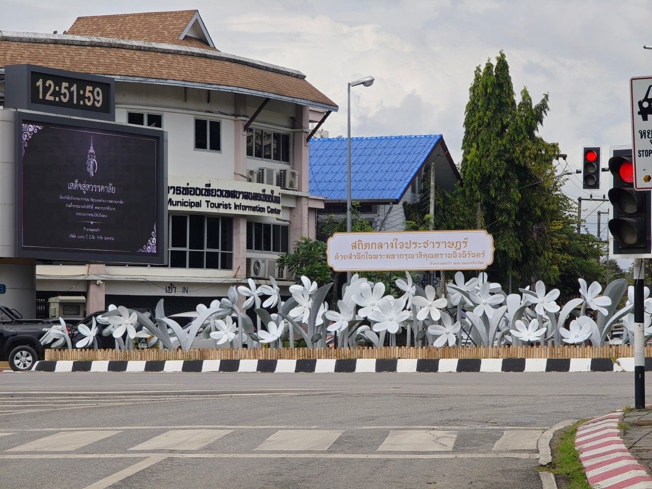 结束天灯节的黑花争议 清迈市政府已安装白花