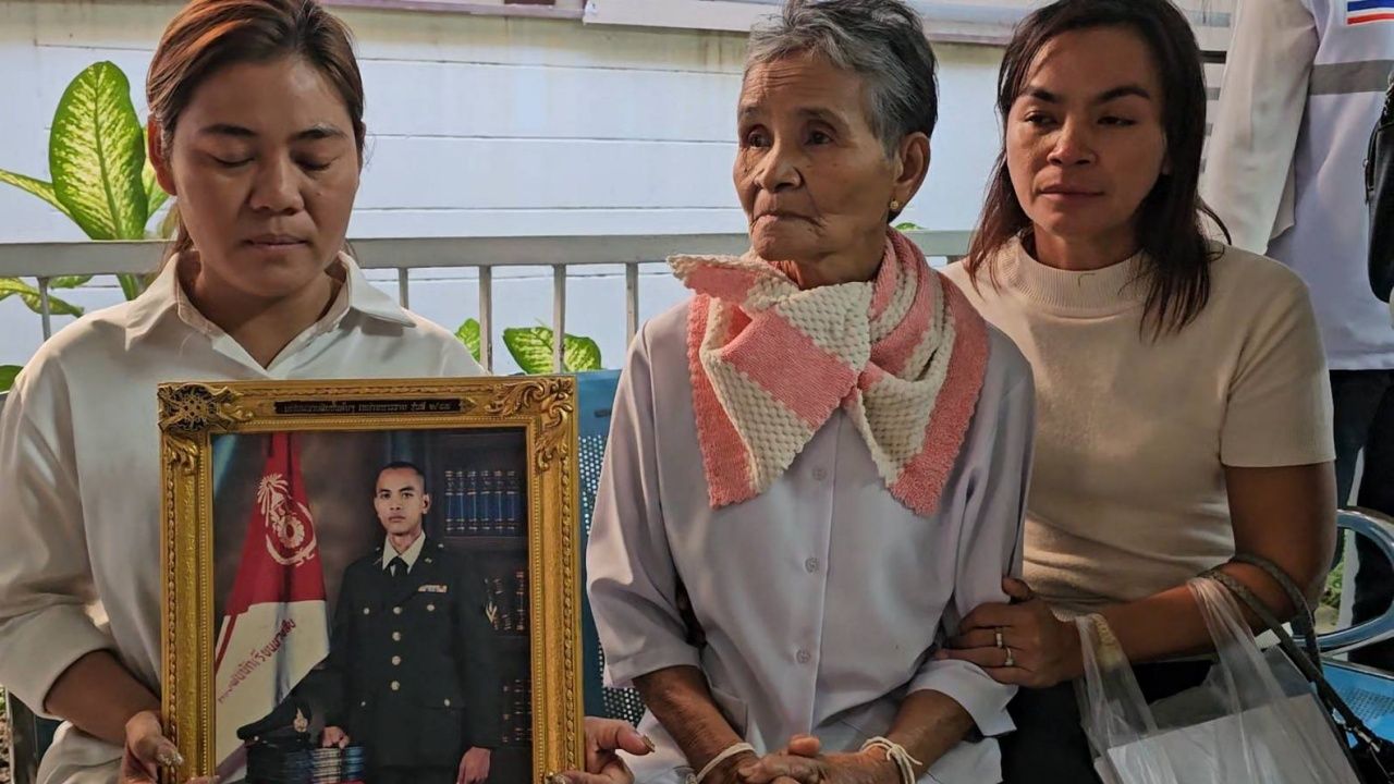 将两名“350号英雄”的遗体送验，明天举行送还仪式