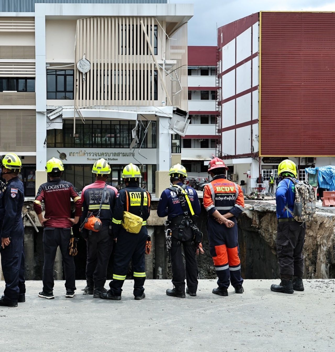 监控“三森警局”建筑风险加剧，因水流和土壤松动停止车辆救援