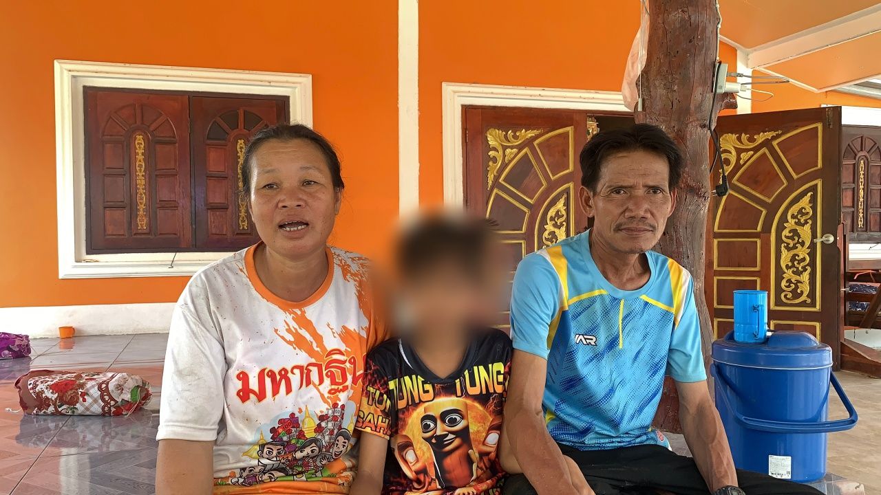 家人悲伤地接收“桑亚·阿克拉斯里”的遗体，得知孩子去世的消息后希望破灭