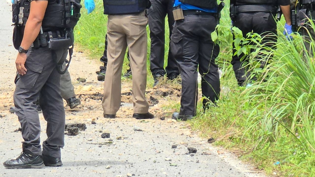 嫌犯在调查监控摄像头纵火事件时引爆军车炸弹