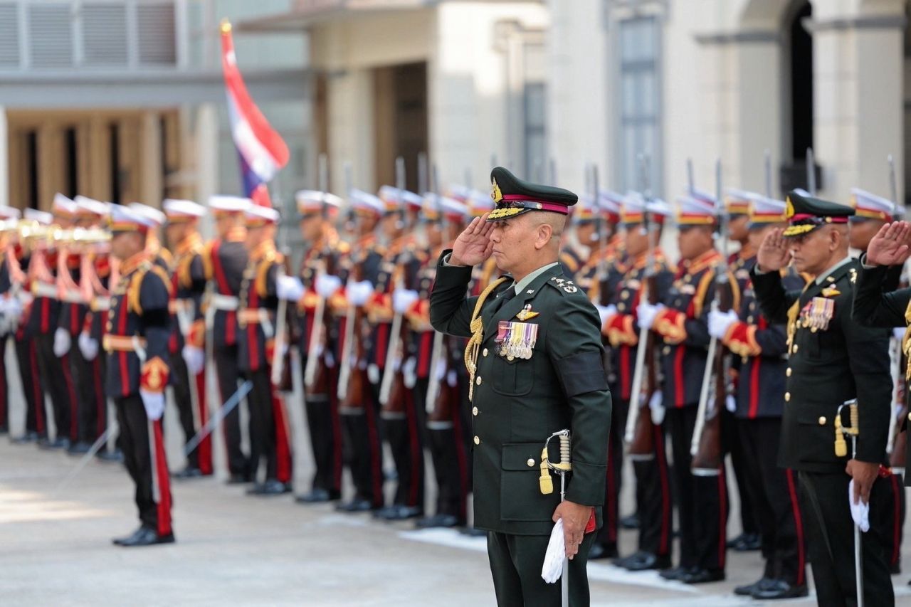 “巴育-阿披拉”及前陆军司令出席陆军日，向英勇牺牲的士兵致敬