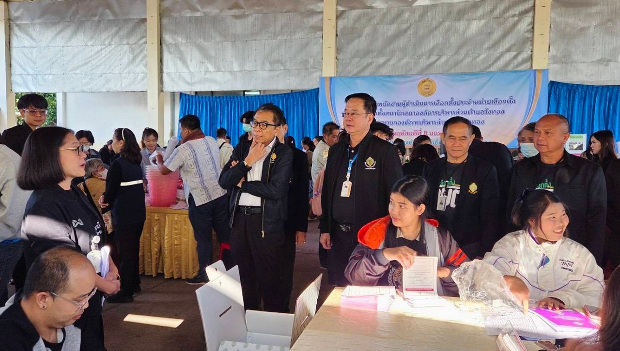 选举委员会视察并分发地方行政组织选举投票卡