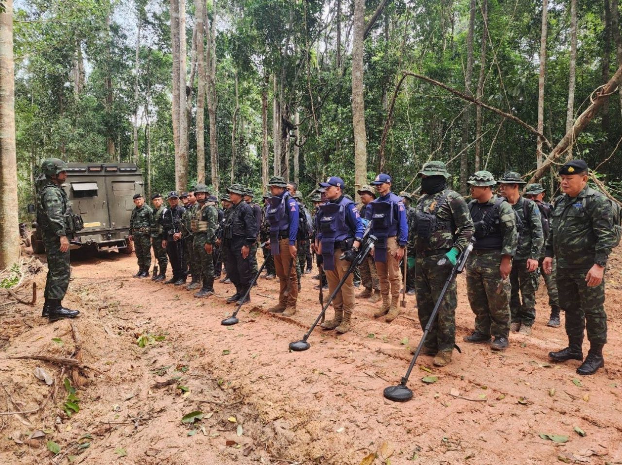 再次发现：发现新的PMN2地雷，状态良好，距离原点30厘米的两枚地雷