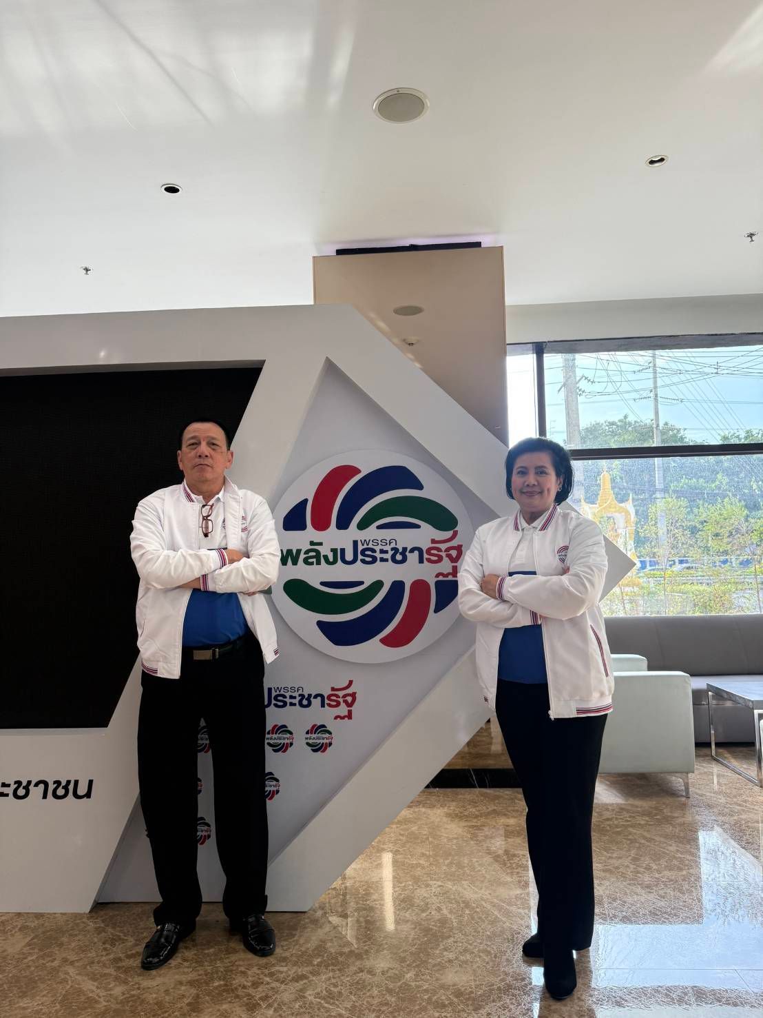 德察塔携妻参加泰国人民力量党活动，揭示穆斯林兄弟准备支持