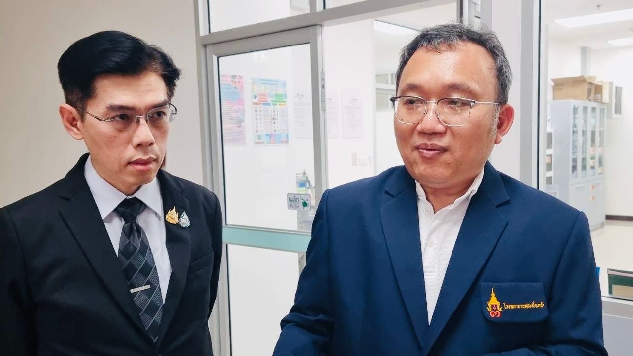 护士在巴南阁医院讲述事件经过：病人跑来打脸至流血 满是骨折