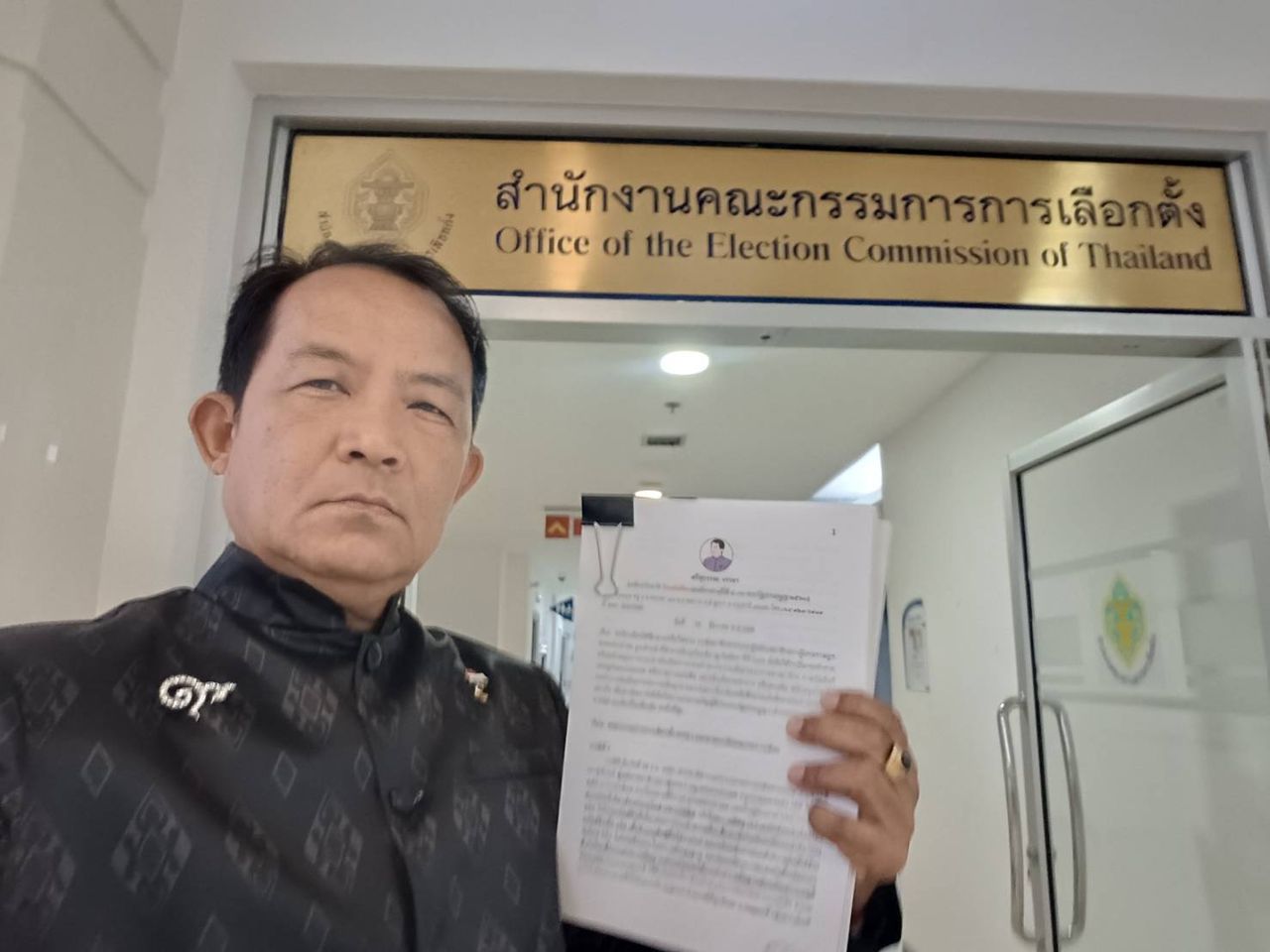 “西里素万”向选举委员会投诉人民党，达府第二选区议员候选人涉嫌赌博网站，可能导致政党解散