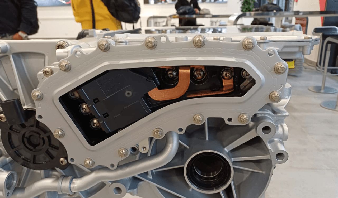 保时捷全新 Cayenne Turbo Electric 新马达 1000 马力 新电池续航 600 公里 将于 2026 年上市