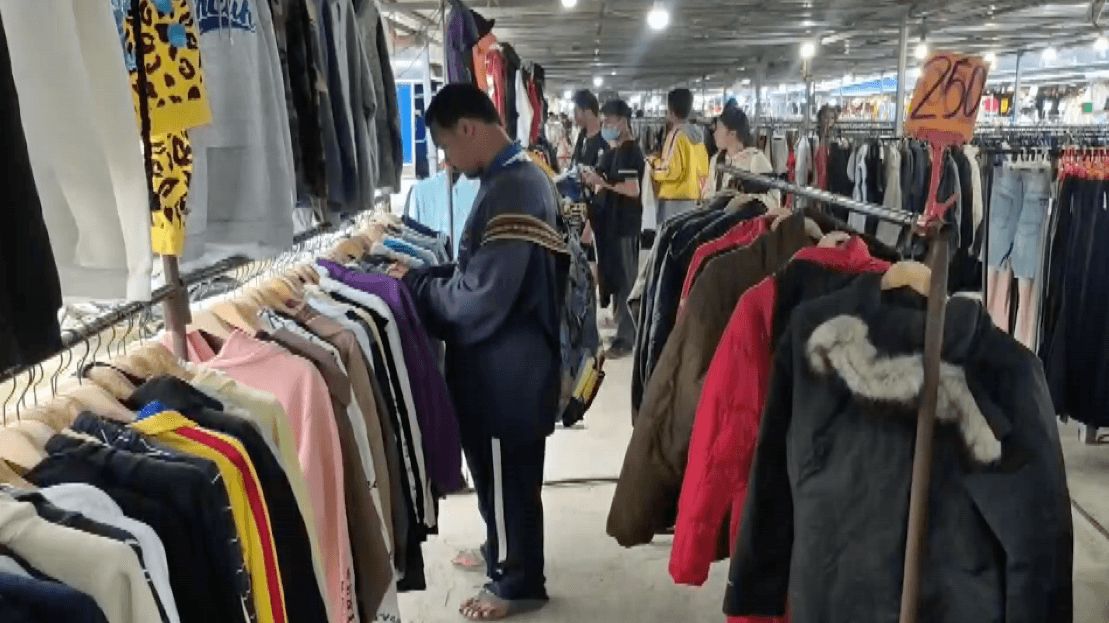 武里南气温持续下降，市民抢购二手冬衣，日销售额飙升至2-3千泰铢