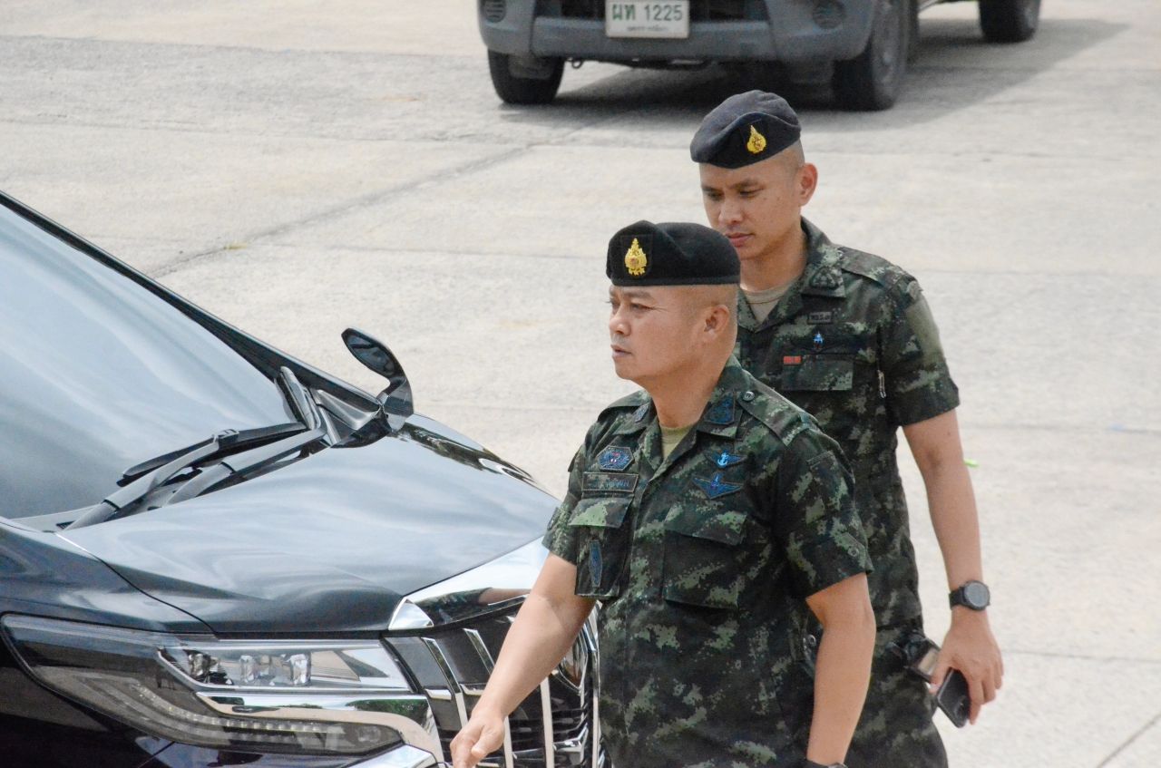 “巴通塔恩” 准备飞往乌汶支持边境士兵，会见第2军区司令“塔纳功”