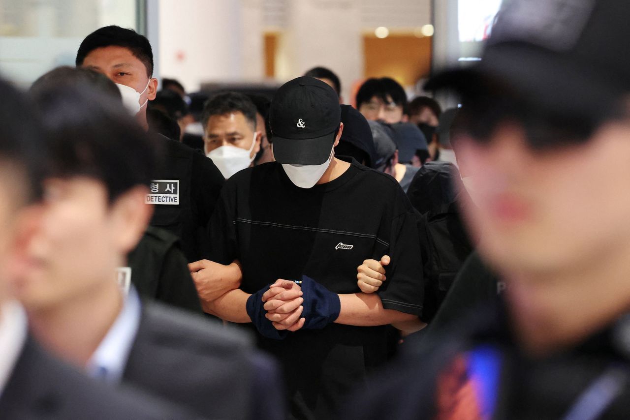 64名韩国人从柬埔寨返回，被指控与呼叫中心诈骗团伙有关