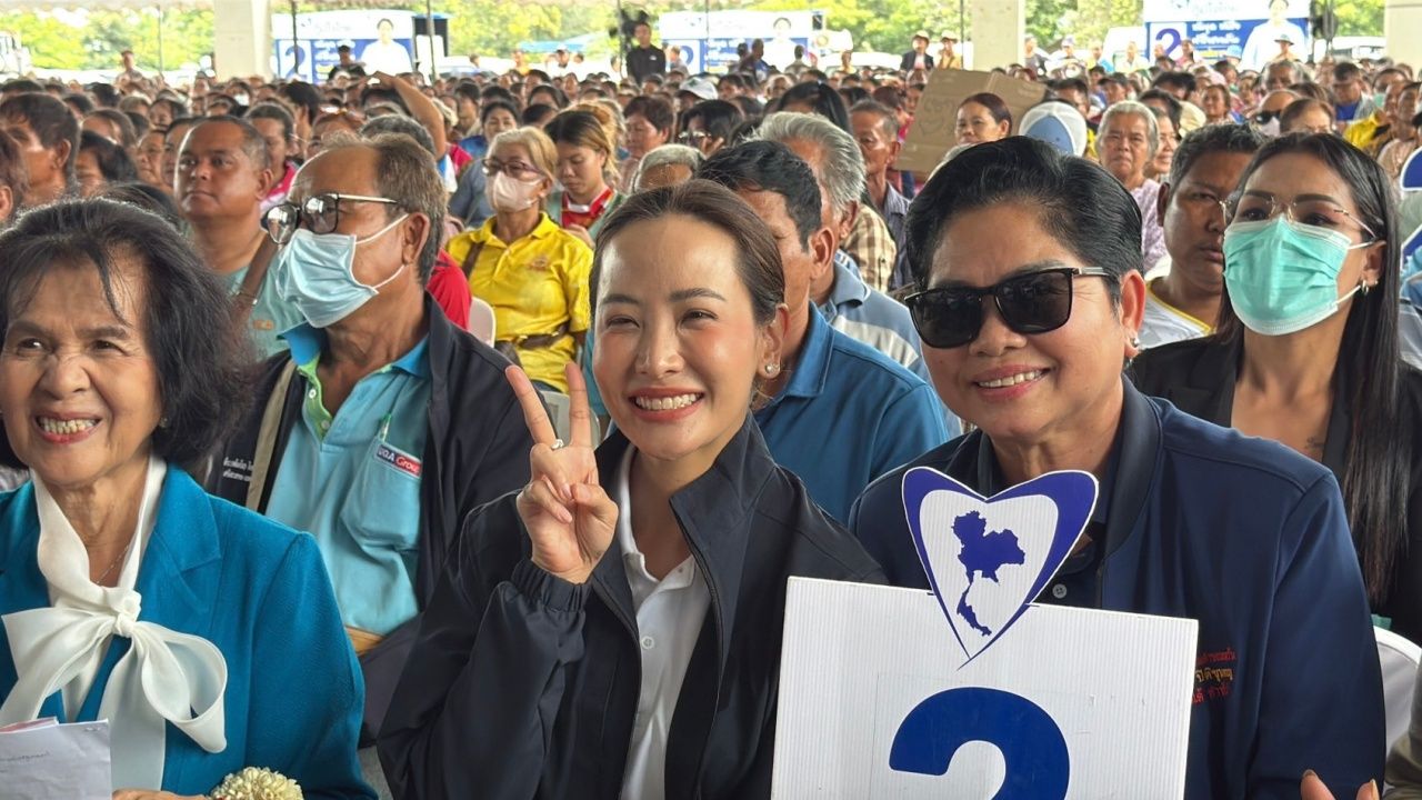 “安努廷” 带领“泰国自豪党”团队发表演讲，呼吁支持“金瓦拉”，确保不敢开边境关口