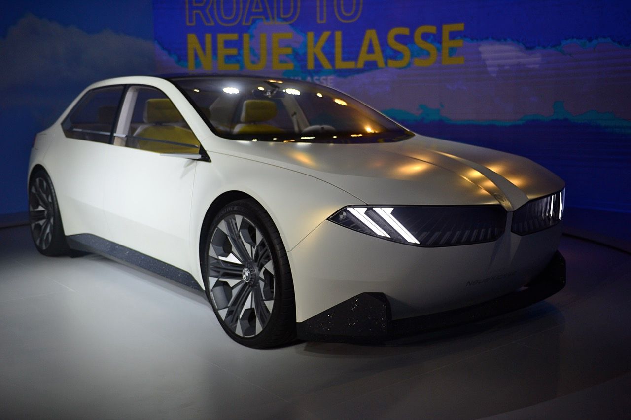 进入泰国展示高科技 BMW Vision Neue Klasse 概念车于中央大使馆