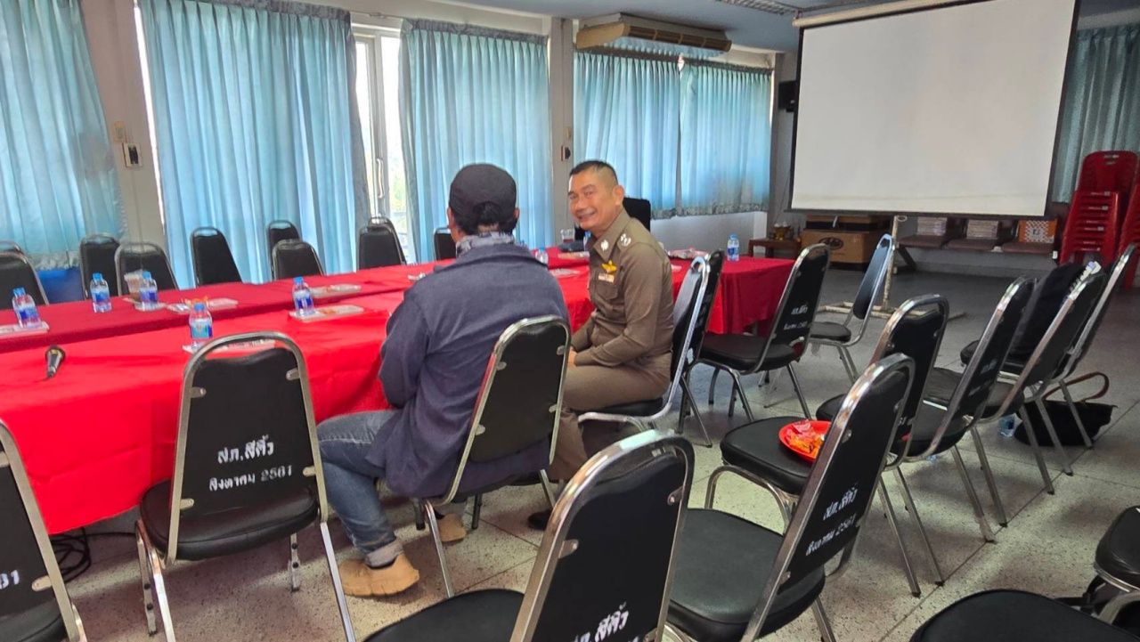 成立专案组调查起重机砸中火车事件 “呵叻府警长” 紧张询问 “工程师” 负责中泰高铁项目