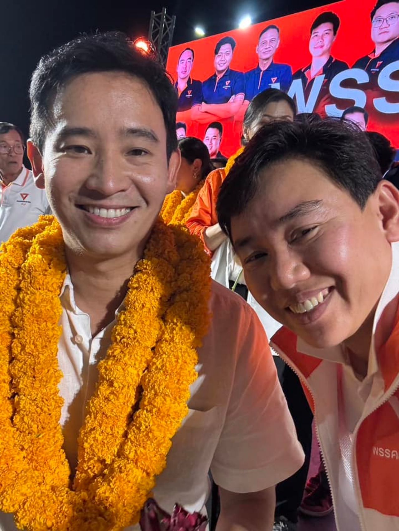 “Krit Cheevathammanon”的历史，曾表示不考虑换党，但今天请求离开人民党