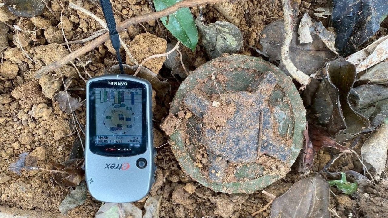 军队开辟泰柬边境沿线,发现新布设的 PMN-2 地雷