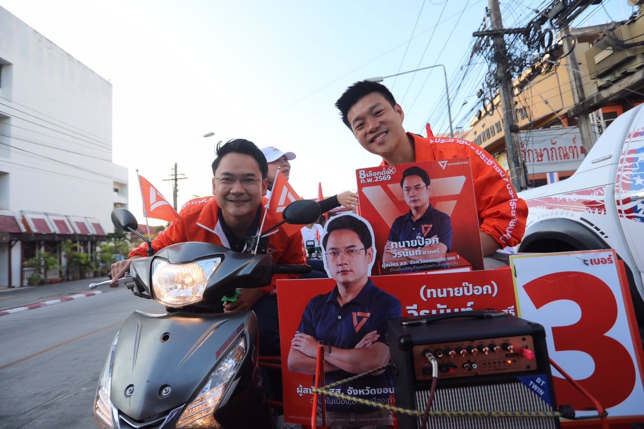 “腾”乘三轮车拉票,助推孔敬选区1号议员候选人,摊贩调侃“未来总理”