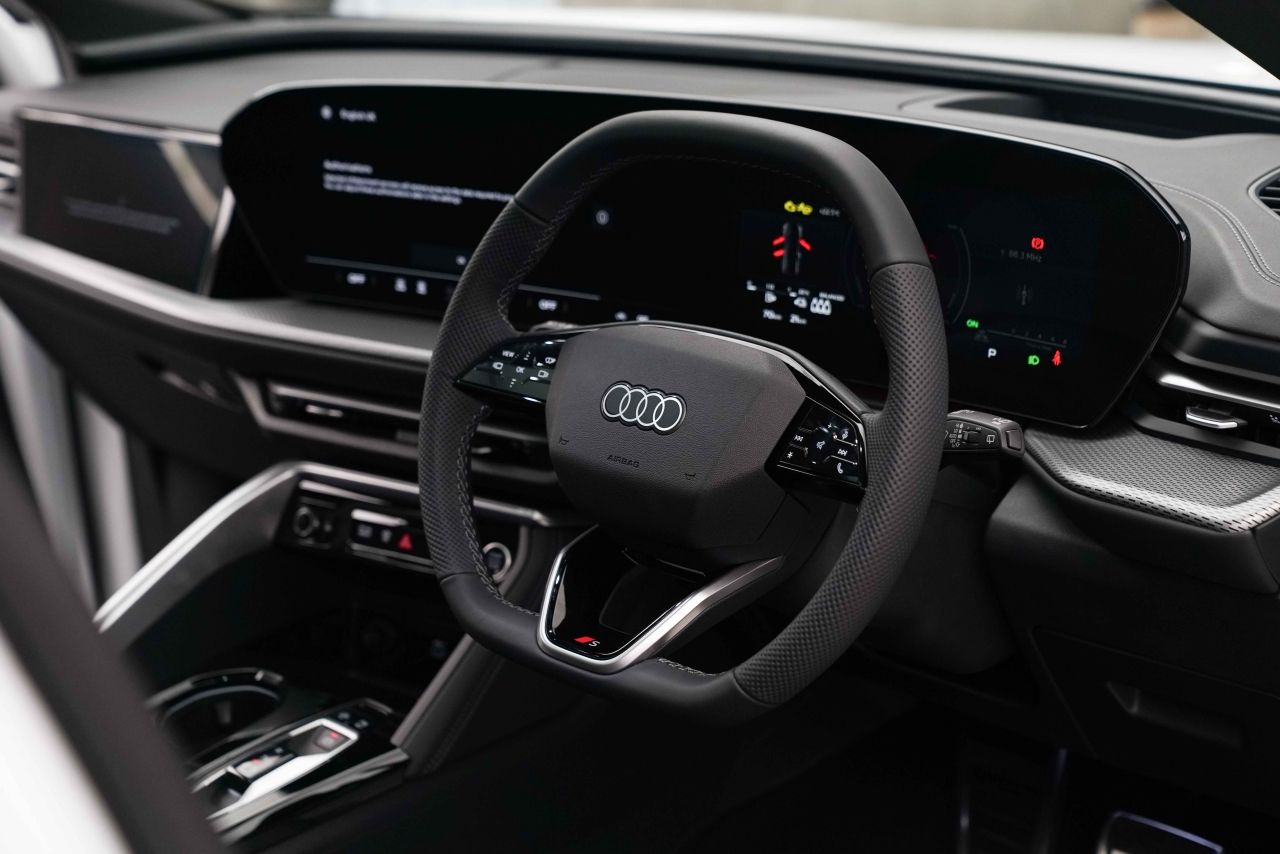 全新 Q5 e-hybrid 插电式混合动力 SUV 已在泰国上市，起价 400 万