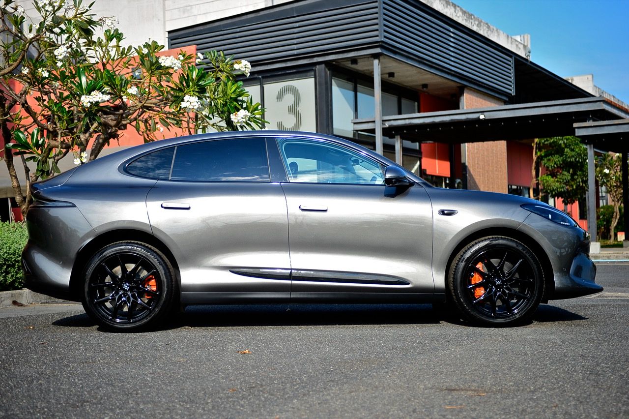 探索 NEW MG IM6 PREMIUM EV 车型的高科技设备，价格与赠品丰富