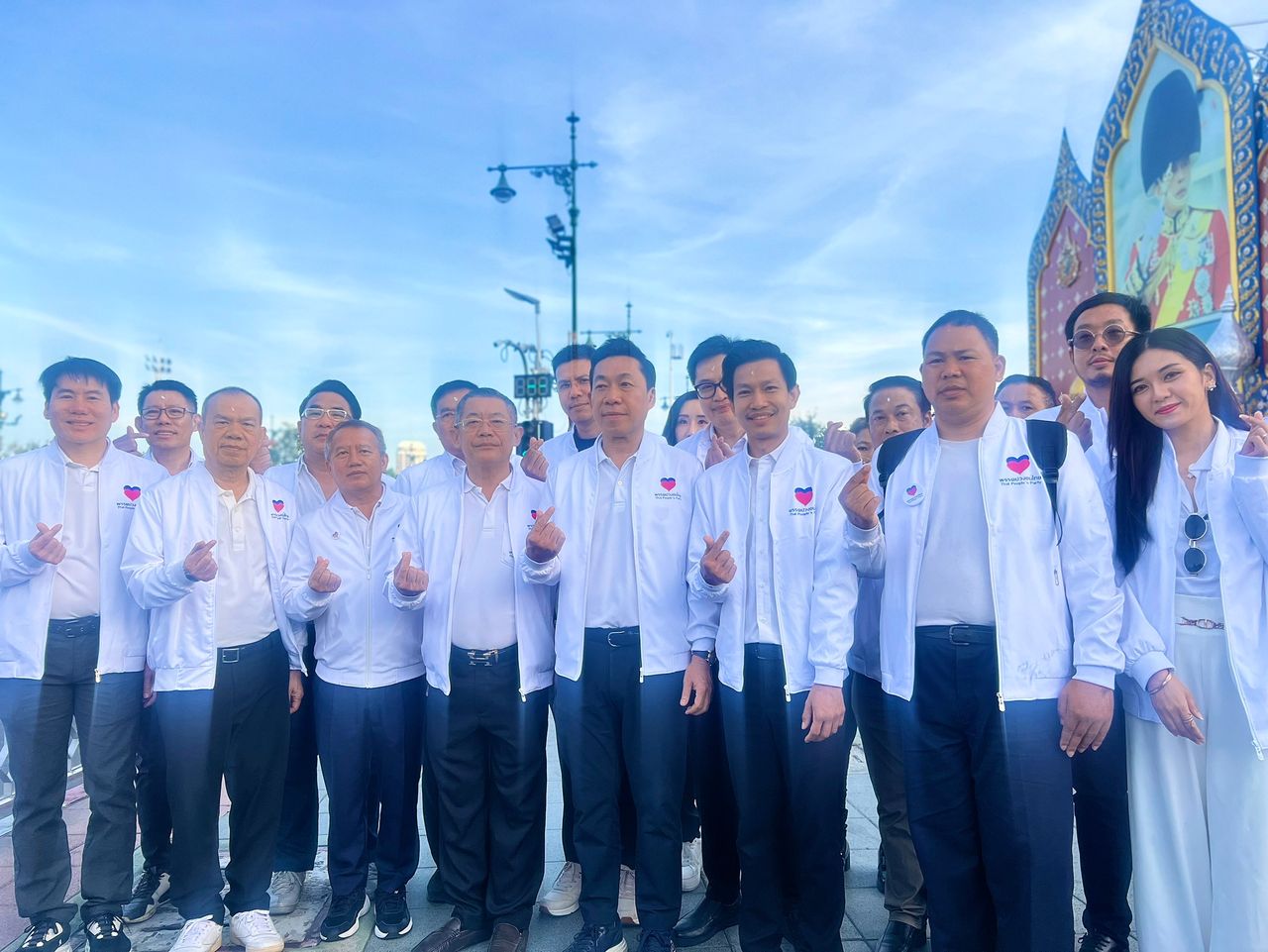 泰国人民党在曼谷主神祠祈福 备战新年选举