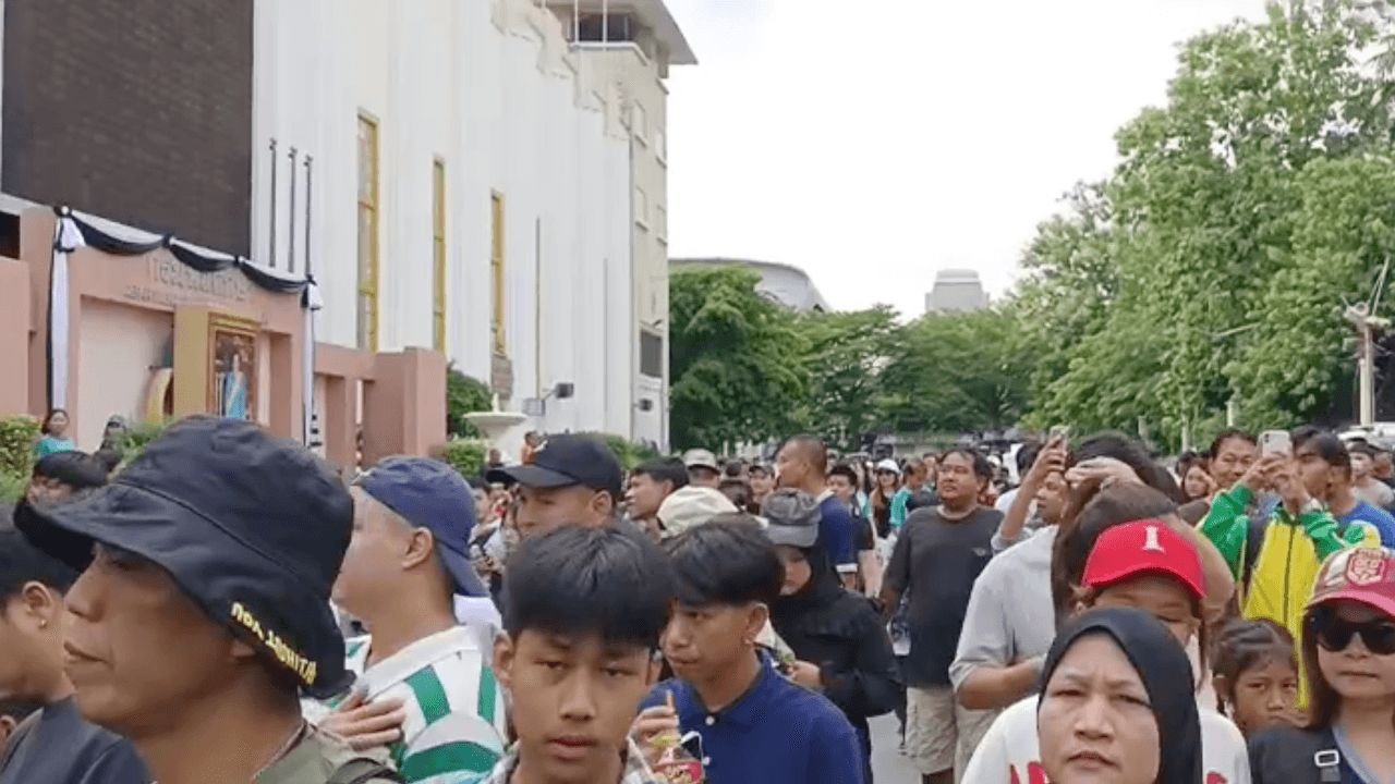 蒙通维塔警告假球衣泛滥，支持者涌入素帕沙拉体育场期待决赛