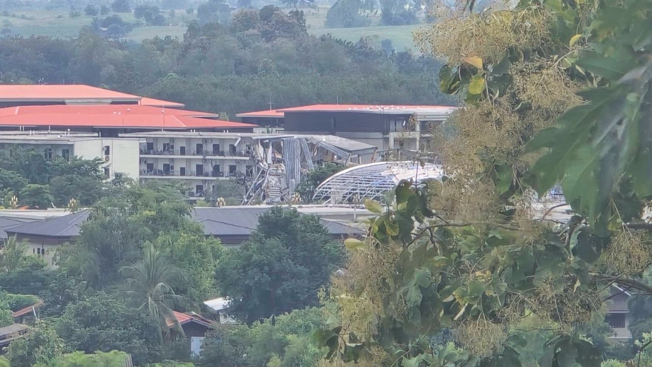 高空照片曝光:缅甸 KK Park 针对诈骗组织的大楼仅部分受损