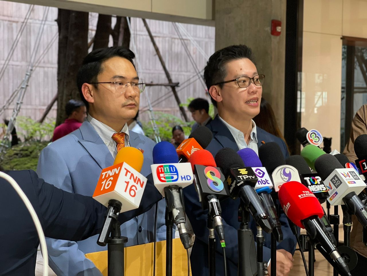 两名人民党议员详细说明被女子用1000万购票的时间线 尚未明确是哪一党的成员