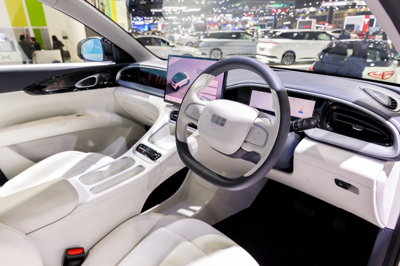 GEELY EX2 小型电动汽车 在车展中订单突破1000辆