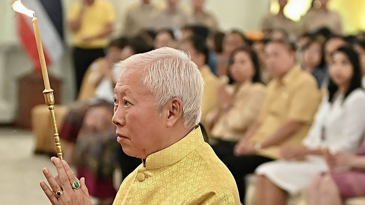 “博安萨克” 带领政府官员参加佛教诵经仪式以求吉祥如意