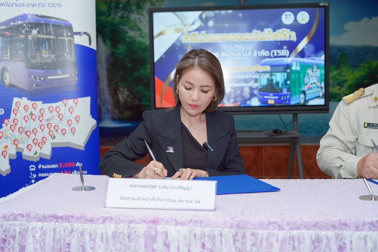 TSB 向“芙蓉学校”交付梦想电动巴士 支持课外学习