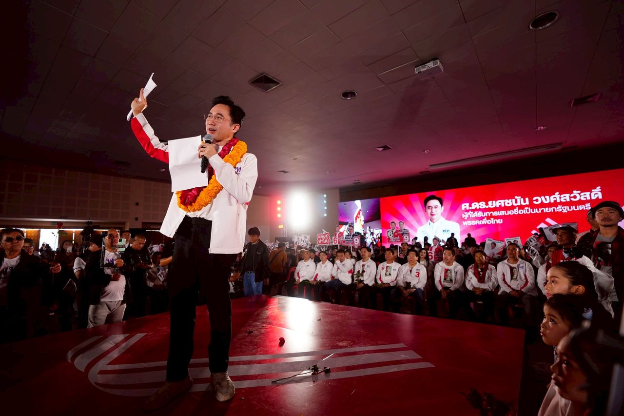 “Yoschanan”在春武里演讲，呼吁选民支持为泰党10个选区的议员候选人进入议会