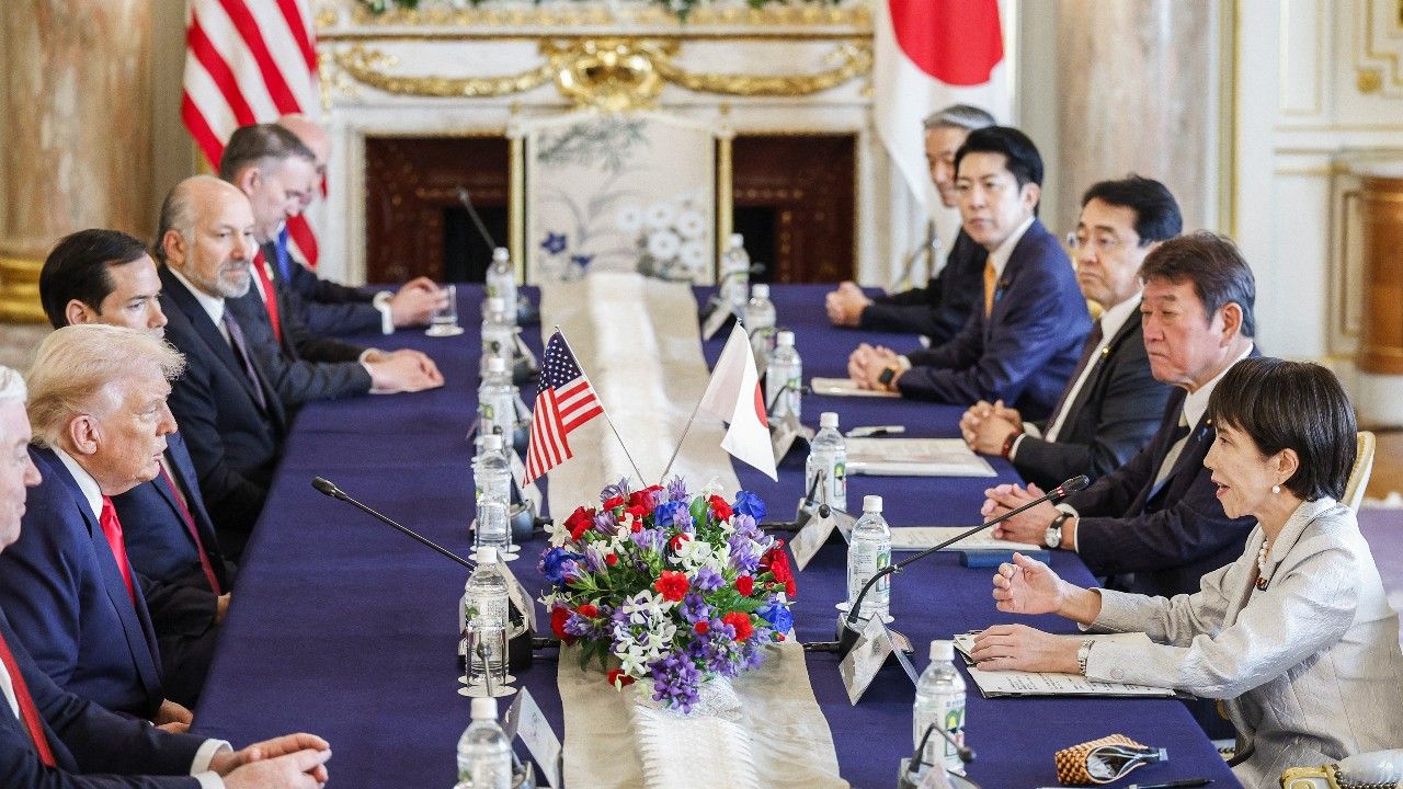 特朗普访问日本 会见明仁天皇 会晤首相高市加强经济合作