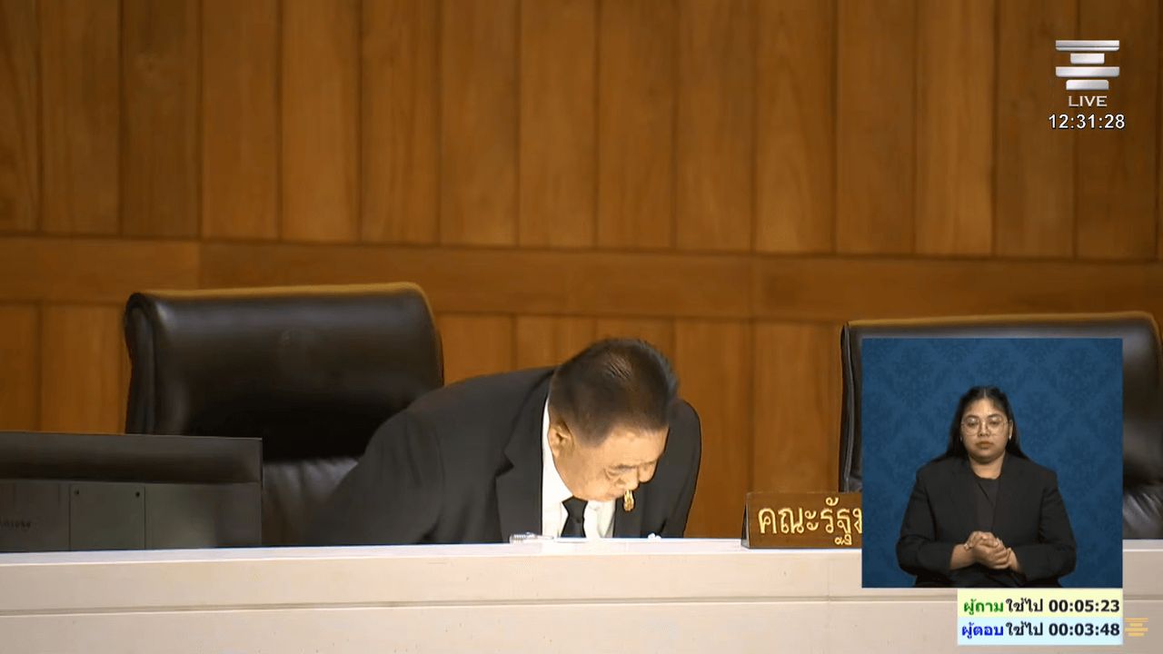 “部长瓦拉乔特” 回答议员问题后滑下椅子,急忙澄清只是椅子滑动 (视频)