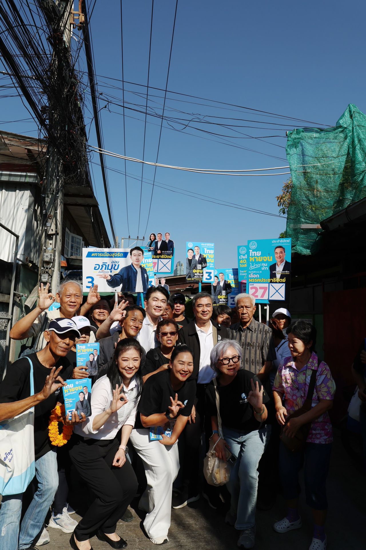 “阿披实” 感谢宋卡的民调结果,希望在曼谷第三区树立“4阿披”旗帜,曾赢得胜利