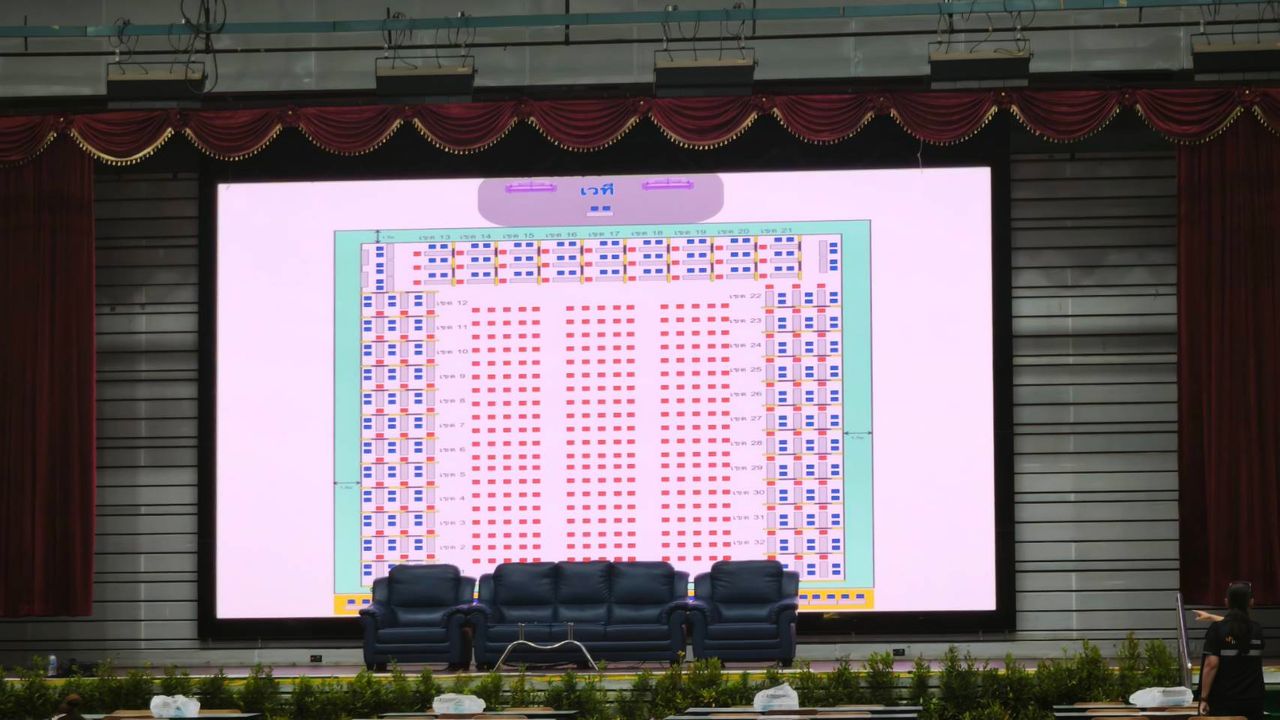 曼谷选举委员会准备场地接受33个区的国会议员报名，初步未发现违反选举法的行为