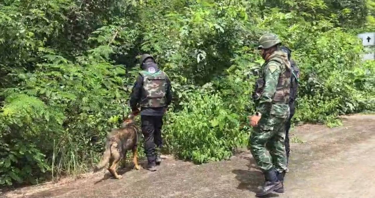 柬埔寨车牌车辆在泰国边境加紧加油和加气