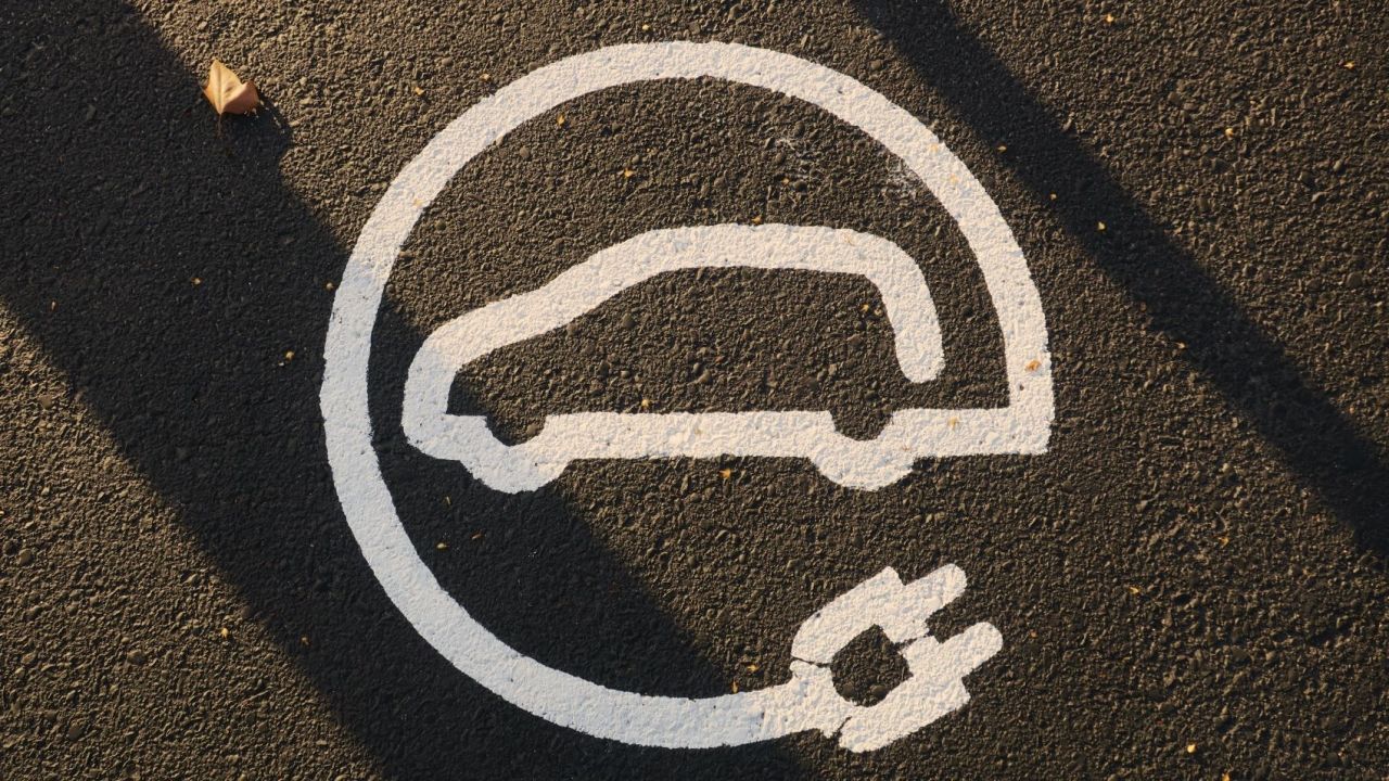 Gartner预计2026年全球插电混合动力汽车(PHEV)增加32%