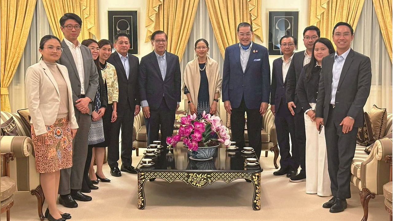 欢迎，澳大利亚堪培拉大使馆的阿里·斯里拉坦巴尔大使举办招待会，欢迎亚洲和平与和解委员会主席特别教授苏拉吉特·塞蒂安泰博士在澳大利亚国立大学发表演讲。