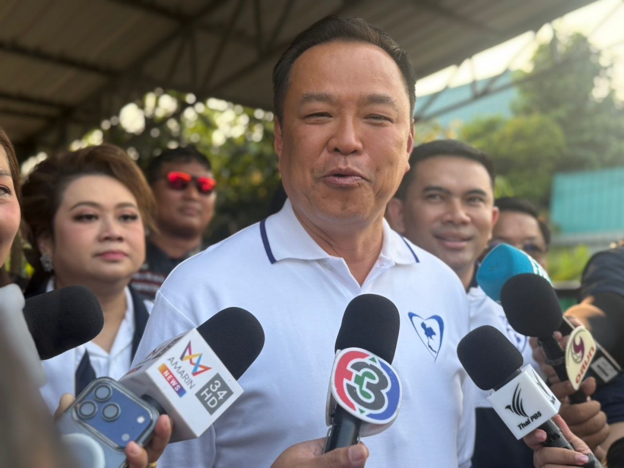 “阿努廷”希望在曼谷插上自豪泰党旗帜，猛烈抨击前议员候选人，没想到受过教育的人会玩肮脏游戏