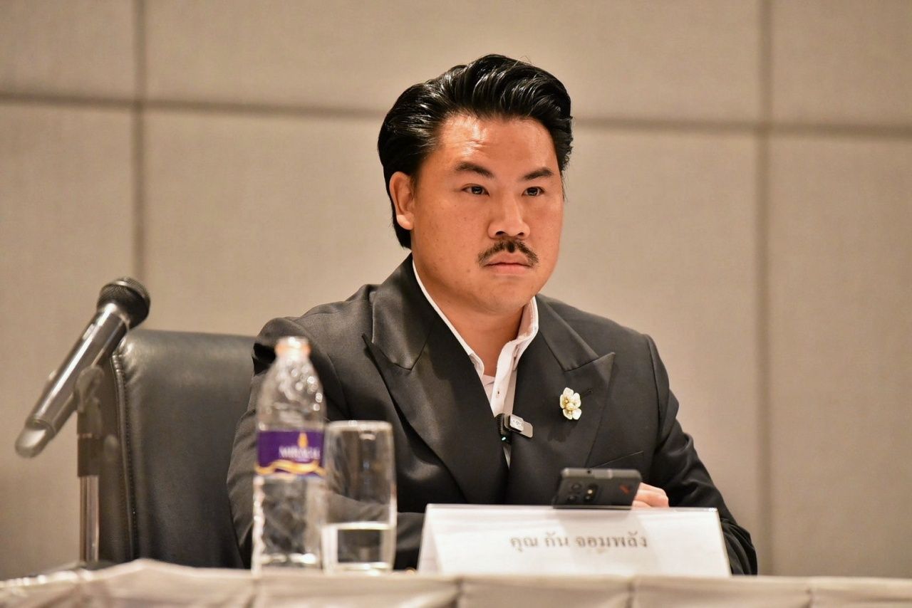 社交热议“加恩·托姆普兰”召开记者会 解释捐款与亲密“塔马纳斯”的问题