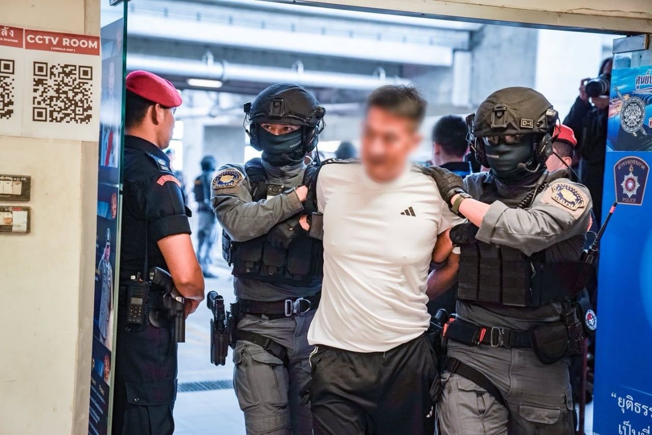 特别行动小组押送“舍智江”到中国受审