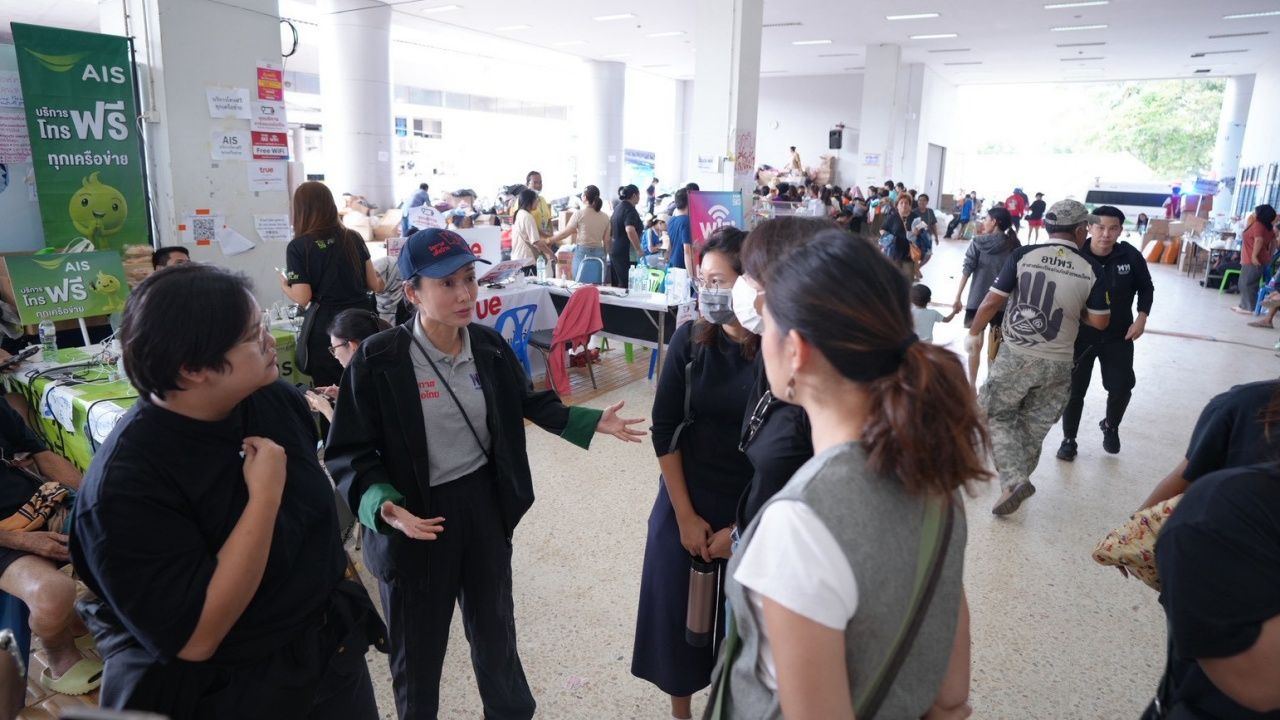 “朱拉潘” 呼吁政府优先清除民众家中的泥浆