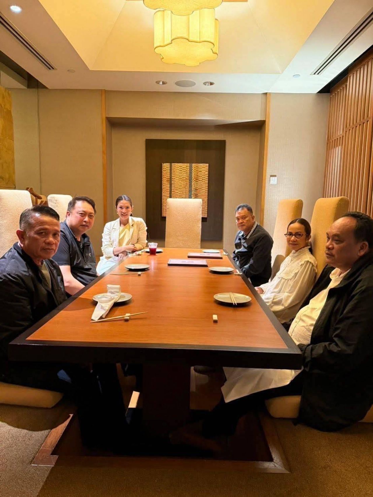 “希赫” 与南部议员共饮咖啡 再次振兴泰国团结党