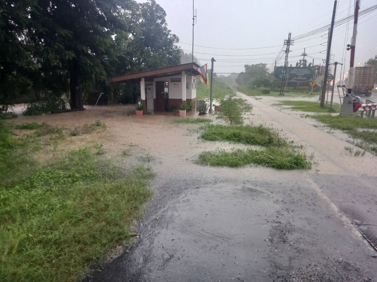 南部铁路路段关闭 因洪水影响 合艾站至克隆恩站 调整15个列车运行计划