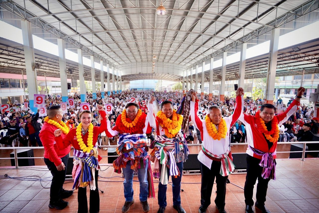 “朱拉潘”在汶干府拉票，恳请民众选择为泰党赢得整个府，提出泰国无贫困政策