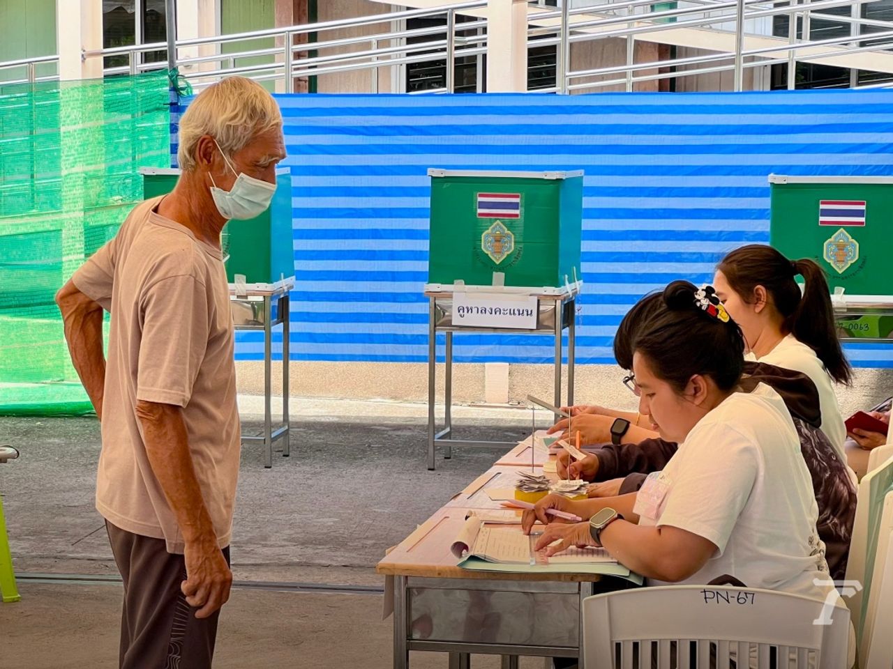 “市政选举”过半日 巴吞他尼市民陆续在29个市政区行使投票权 等待下午5点结果