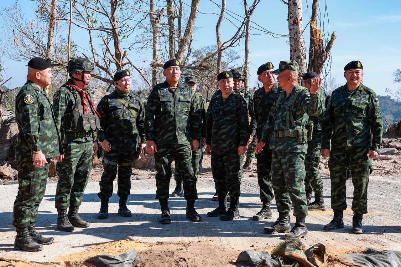 泰国陆军司令访问东北边界地区，指示加强各方面的安全措施，强调巩固稳固的安全体系
